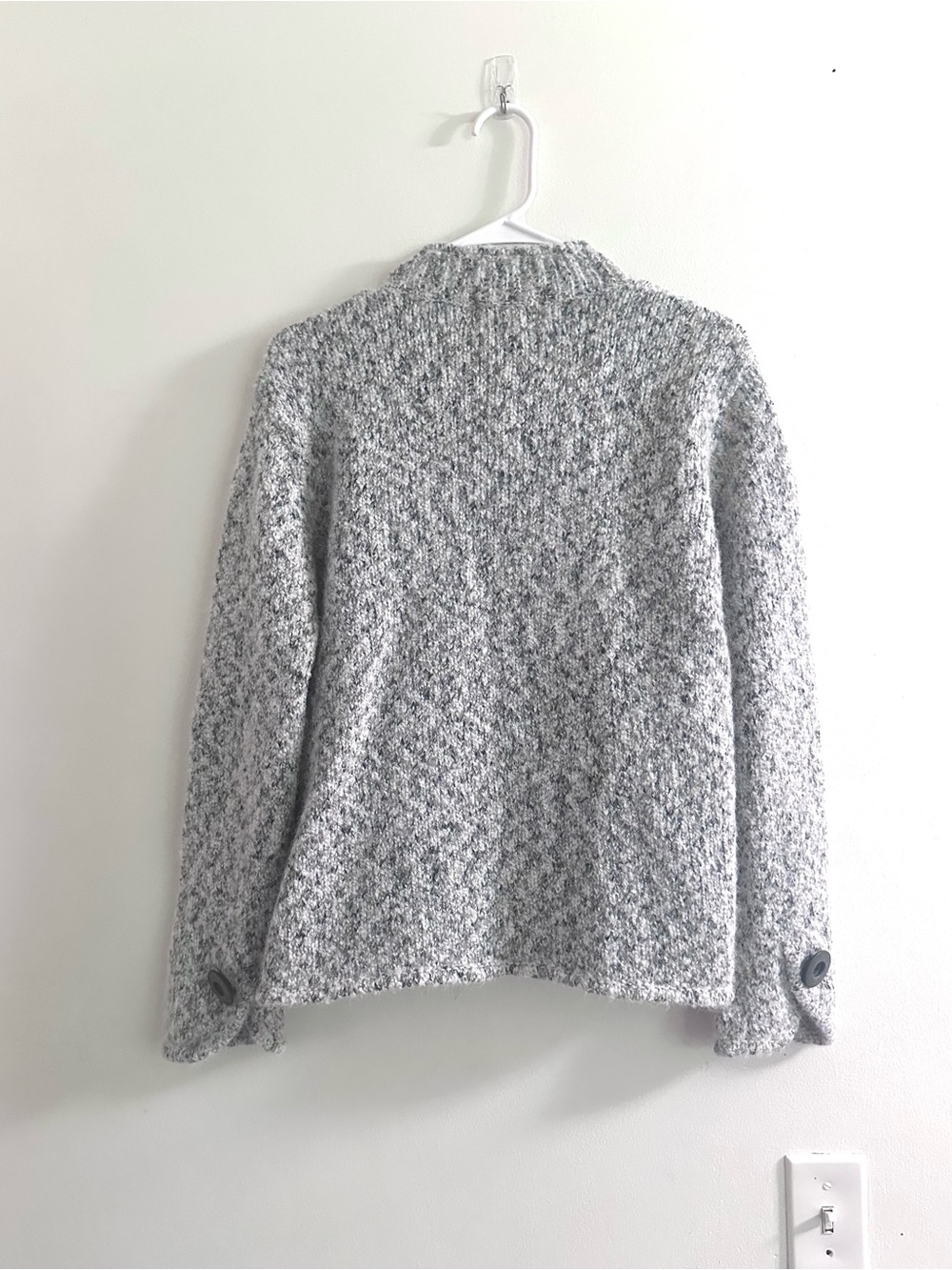 Wilsons of Wickford women’s gray Cardigan Sweater size medium - Picture 2 of 9